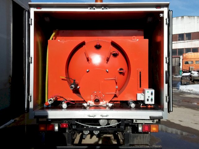 vakuumnaya kombinirovannaya mashina na shassi mitsubishi fuso canter