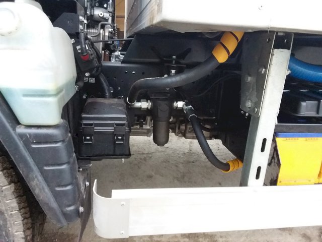 vakuumnaya kombinirovannaya mashina na shassi mitsubishi fuso canter